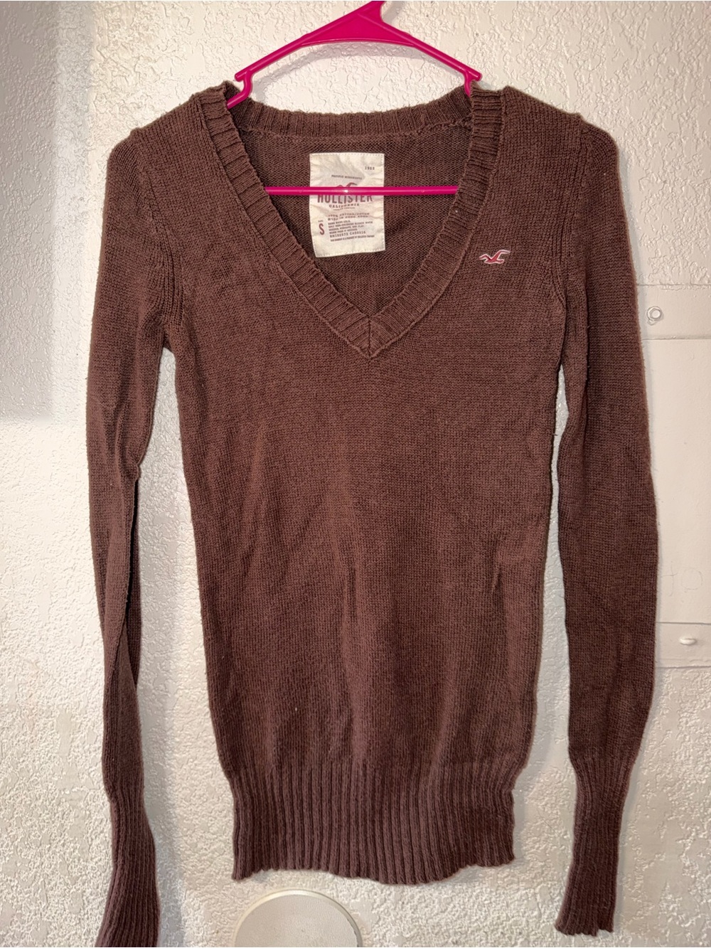 Hollister Women's Chocolate Brown V-Neck Sweater